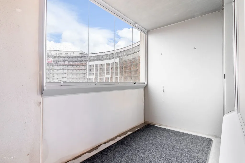 Balcone - Bright Studio with Balcony in Vantaa's Kivistö