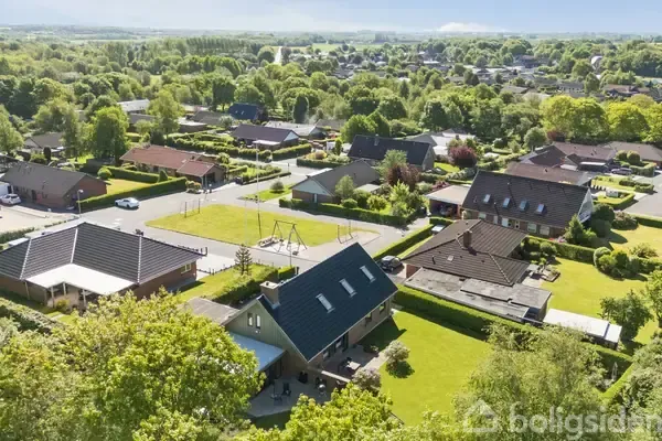 Õhuvaade - Well-Maintained Villa with View in Skibbild