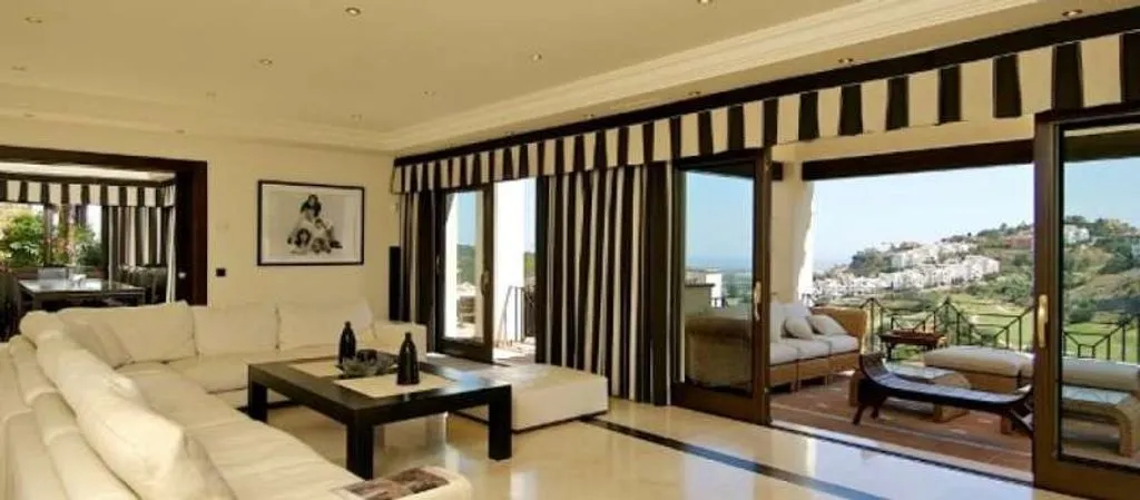 Elutuba - South-Facing Villa with Infinity Pool in Marbella