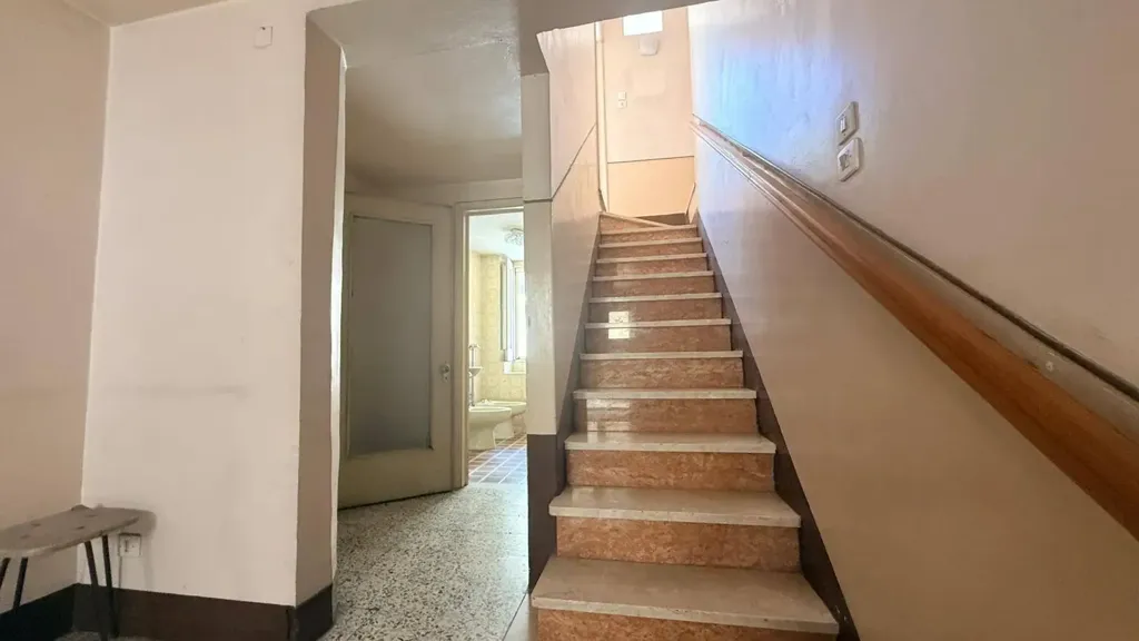 Independent House with Balconies in Modica
