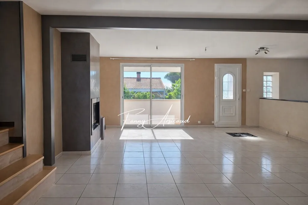 Séjour - Maison avec Vue Mer et Piscine à Esnandes