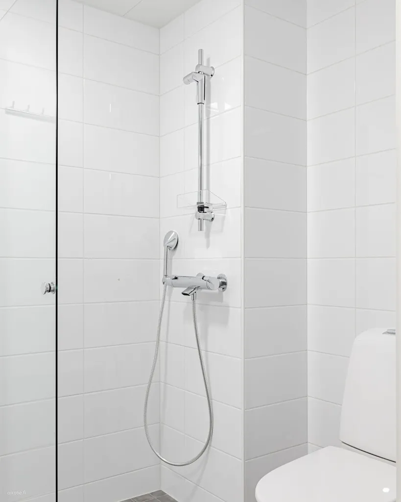 Bathrooms - Bright Penthouse with Balcony in Hämeenlinna
