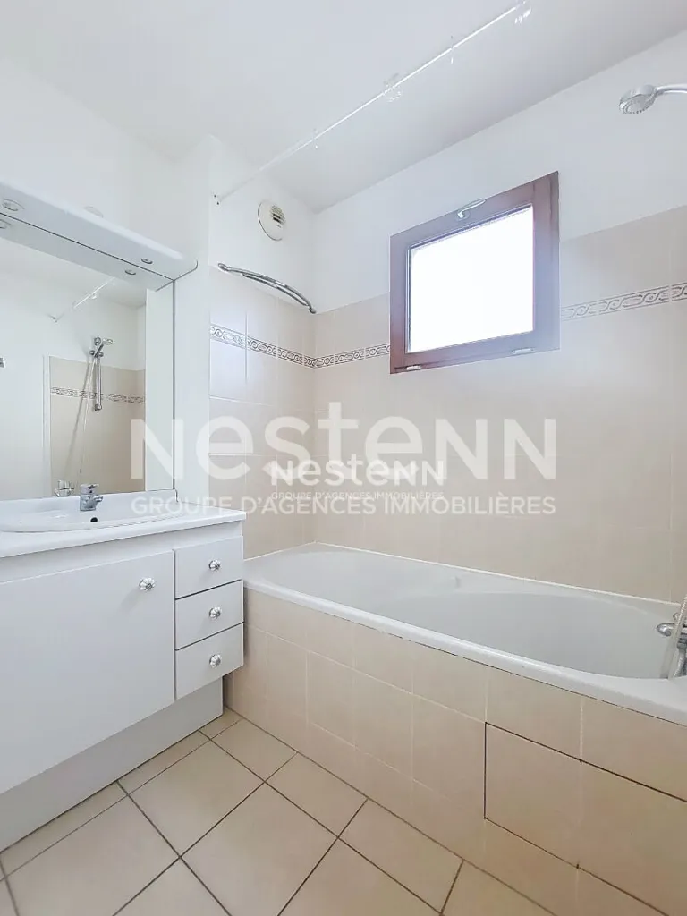 Salles de bain - Appartement 3 Pièces avec Balcon à Saint-Cyr-l'École
