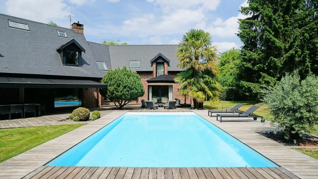 Piscine - Maison Luxueuse avec Piscine à Bondues