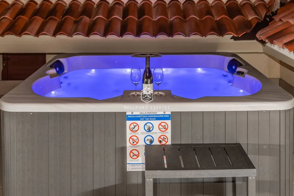Pièces - Apartment with Private Pool in Kostrena