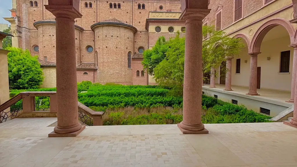 Jardin - Architecturally Unique Ground Floor Apartment in Piacenza