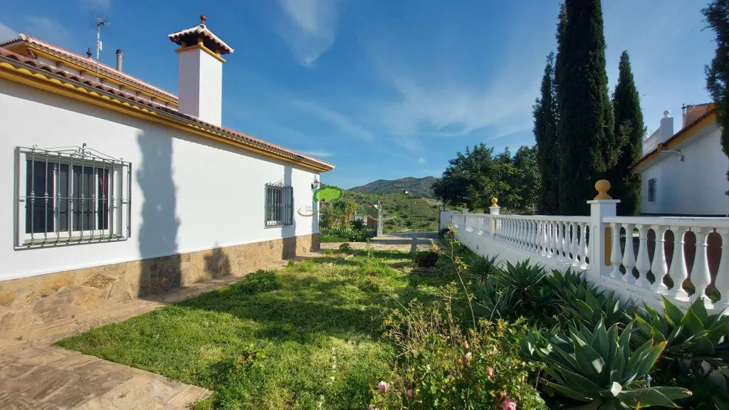 Aed - Villa with Pool and Mountain Views in Canillas de Aceituno