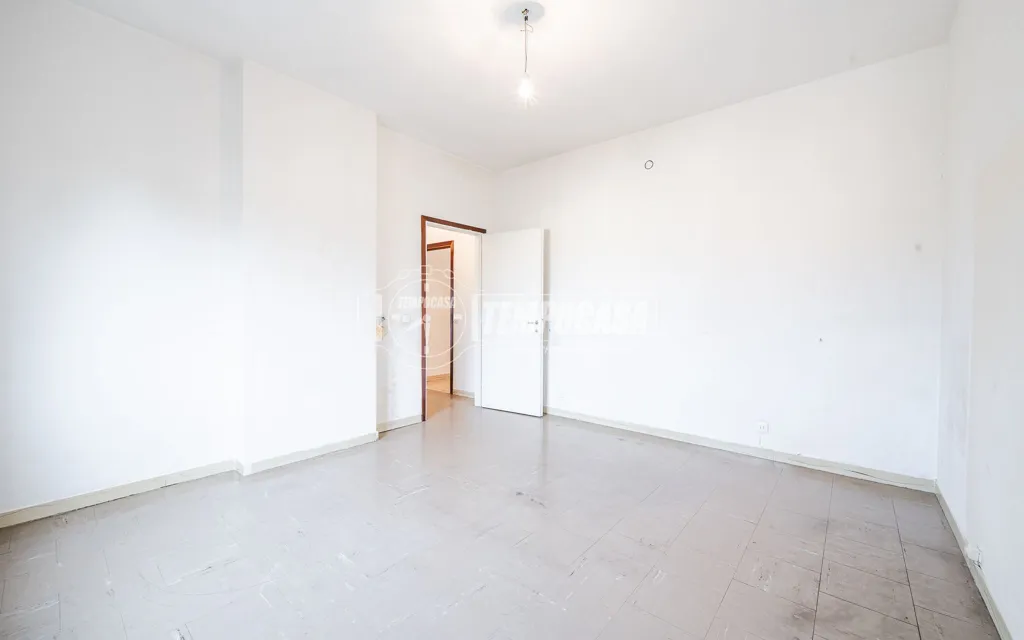 Toad - Two-Bedroom Apartment with Balconies in Modena