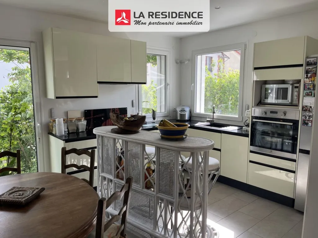 Kitchen - 4-room house in Vélizy-Villacoublay