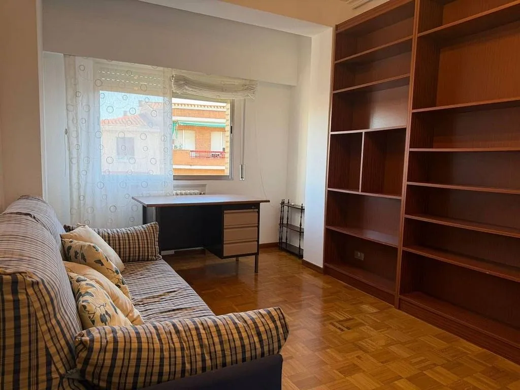 Chambres - Furnished Flat with Balcony in Central Location