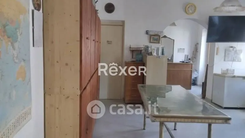 Kabinet - Apartment with Shop in Latronico