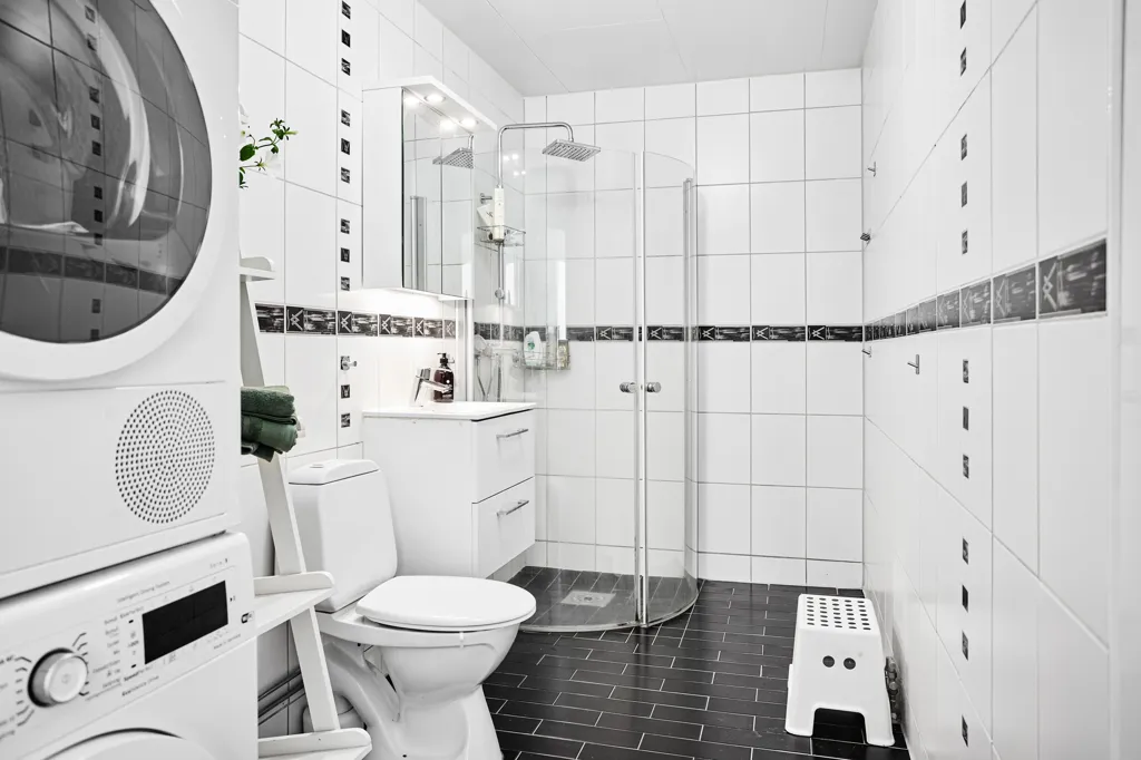 Salles de bain - Renovated Apartment with Balconies in Ingebäck