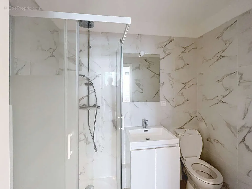 Salles de bain - Appartement Rénové avec Vue Dégagée à Lyon 6ème