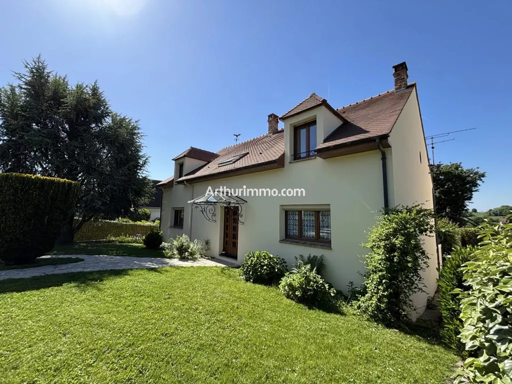 Exterior - 8-Piece House with Pool Potential near Santeny