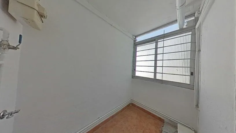 Buanderie - Family-orientated Flat with Balcony in Mataró