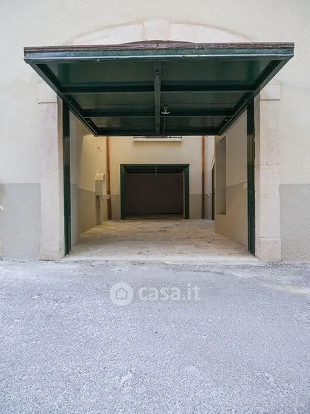 Garage - Rustic Triplex with Courtyard in L'Aquila