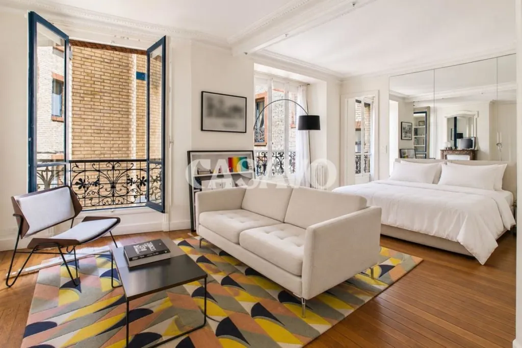Séjour - Appartement Rénové avec Triple Orientation au 7ème Arrondissement