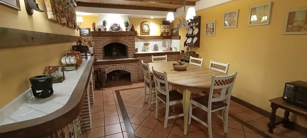Chalet with Pool and Terrace in Simancas