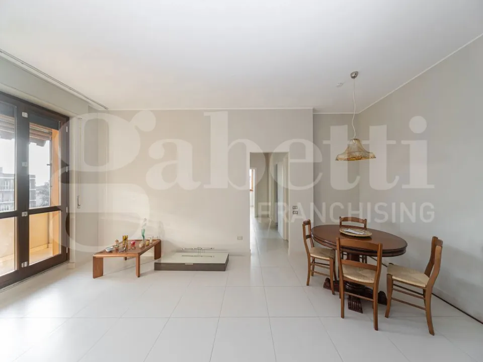 Salle à manger - Modernised Apartment with Balcony in Monza