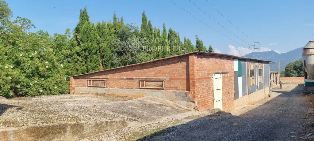 Välivaade - Historic Farmhouse with Renovation Potential in Serinyà