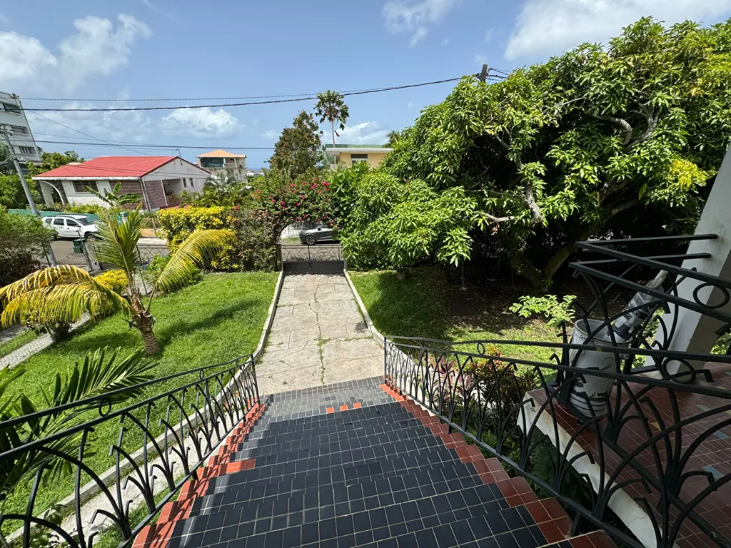 Rooms - Traditional House with Terraces in Schoelcher