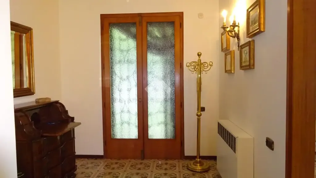 Esik - Villa with Garden in Copparo