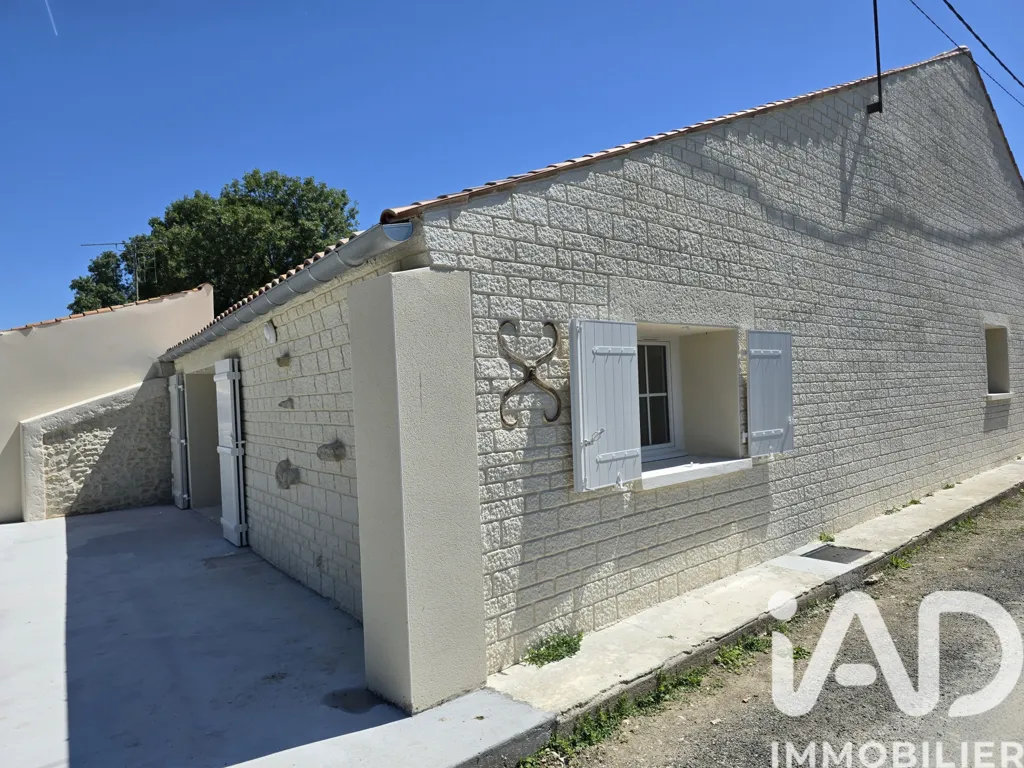Extérieur - Maison Rénovée avec Terrasse à Moragne