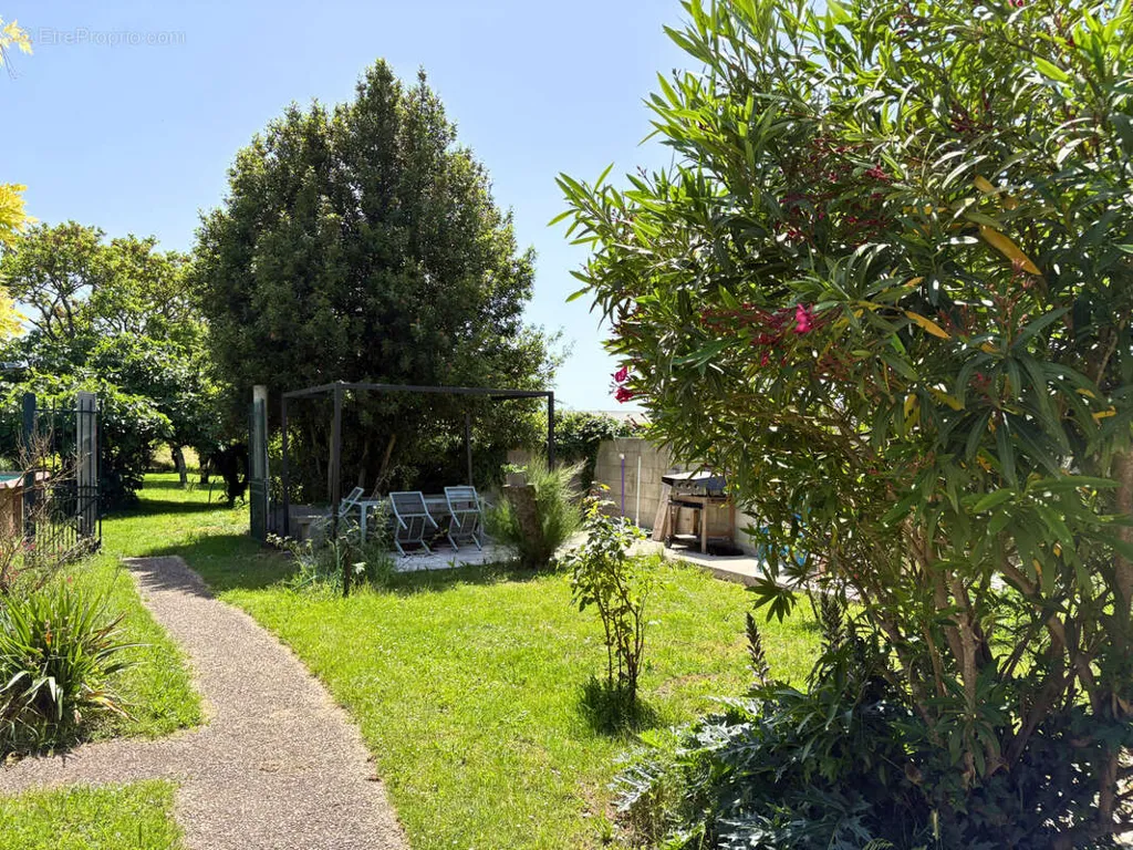 Jardin - Maison familiale avec piscine et jardin à Cognac