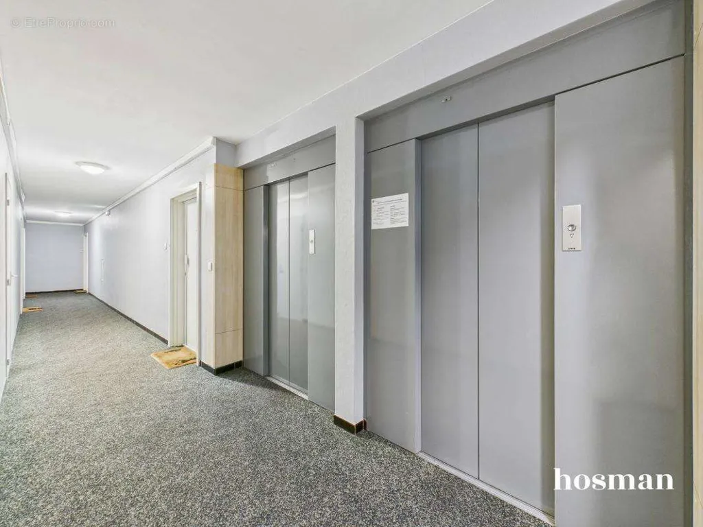 Entrée - Studio avec Balcons et Ascenseur à Paris 18ᵉ