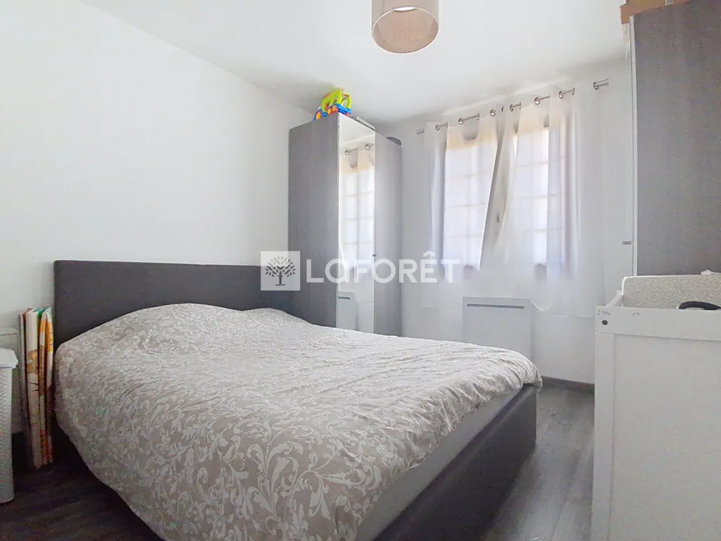 Chambres - Maison Rénovée avec Jardin à Corancez