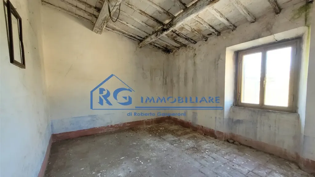 Pièces - Terraced House for Renovation in Lubriano