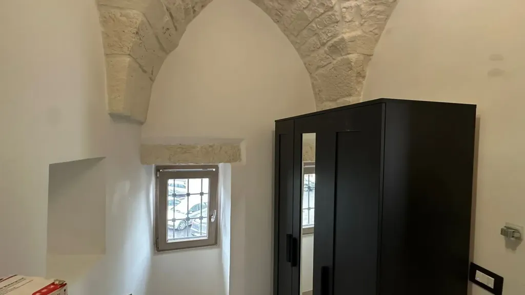 Esik - Rustic House with Terrace in Ostuni