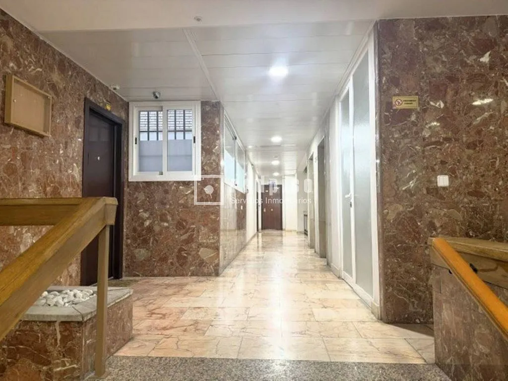 Esik - Apartment with Air Conditioning in Cuatro Caminos