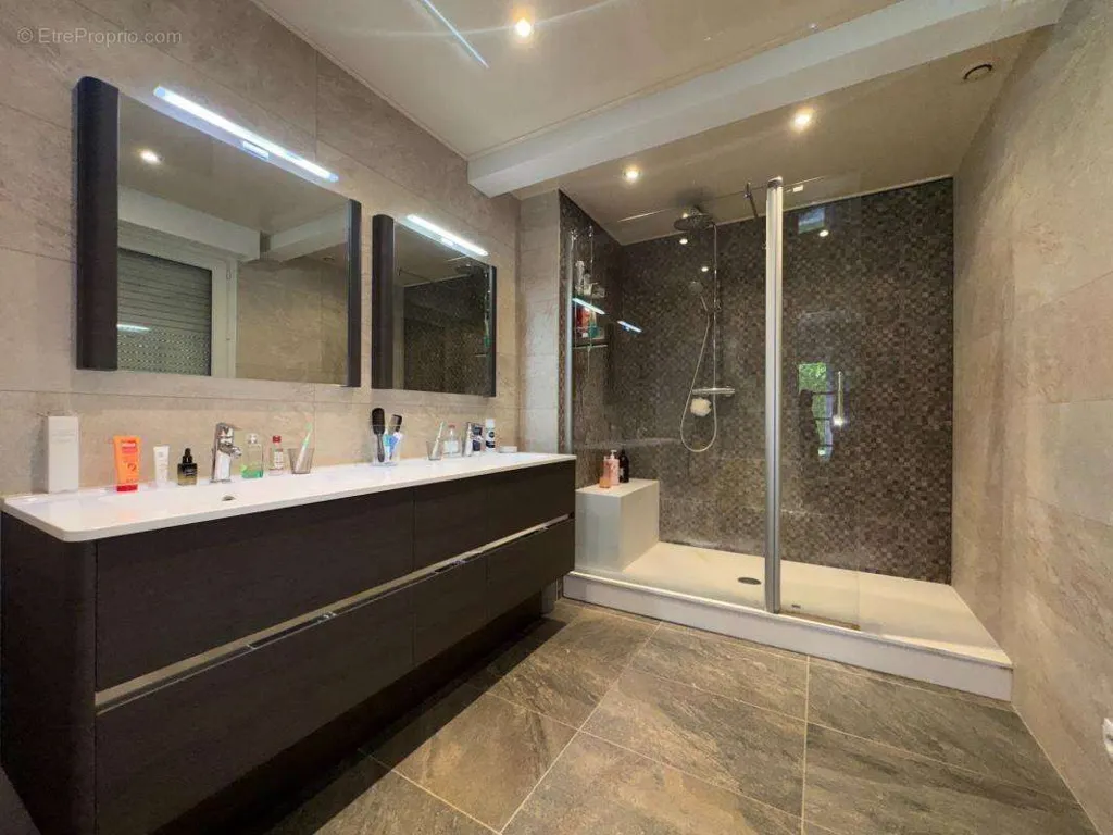 Salles de bain - Maison en Semi-Plain Pied avec Jardin à Wasquehal