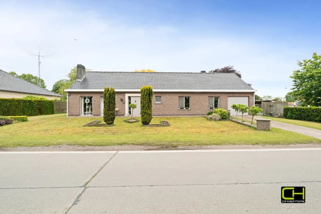 Exterior - Spacious House with West-Facing Garden in Zomergem