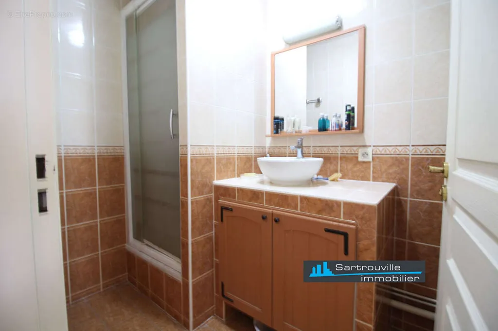 Salles de bain - Duplex Inversé avec Parking à Sartrouville