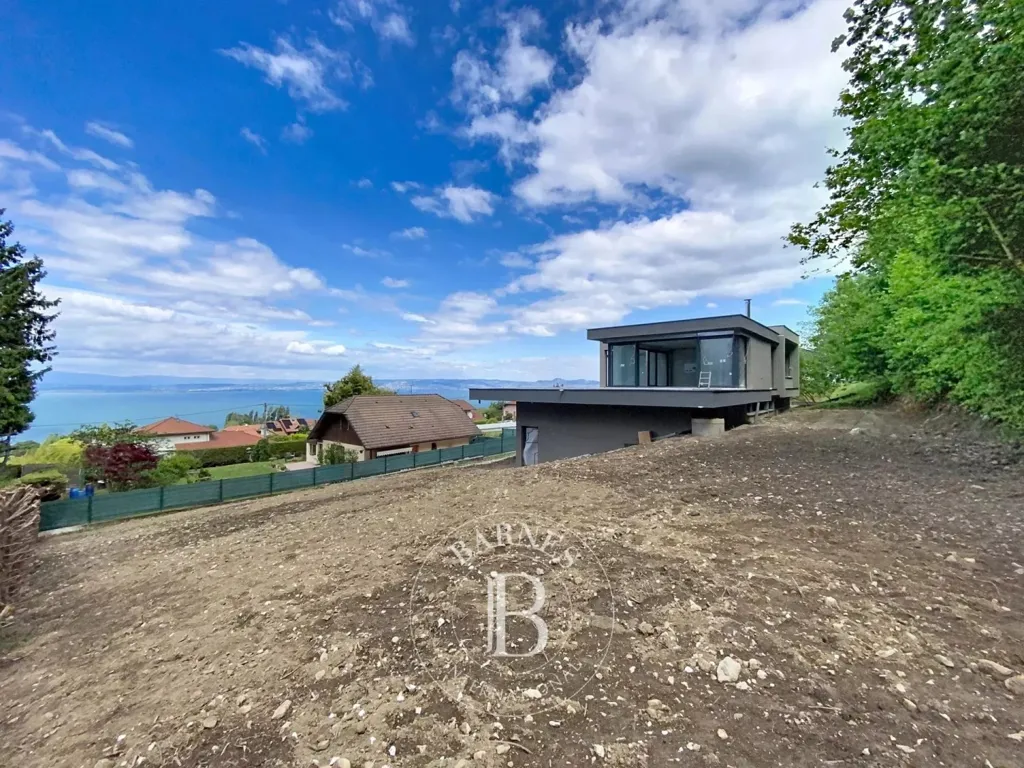 Aed - Contemporary Villa with Lake View in Publier