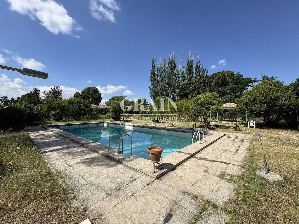 Piscina - Chalet with Pool in Hermanos Falcó