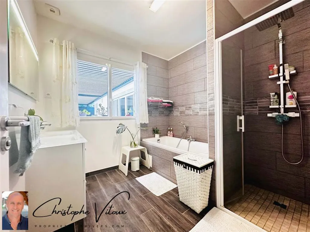 Bagni - Contemporary Villa with Pool in Palaja