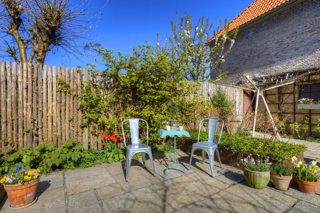 Aed - Architectural Row House with Garden in Fuglebakke