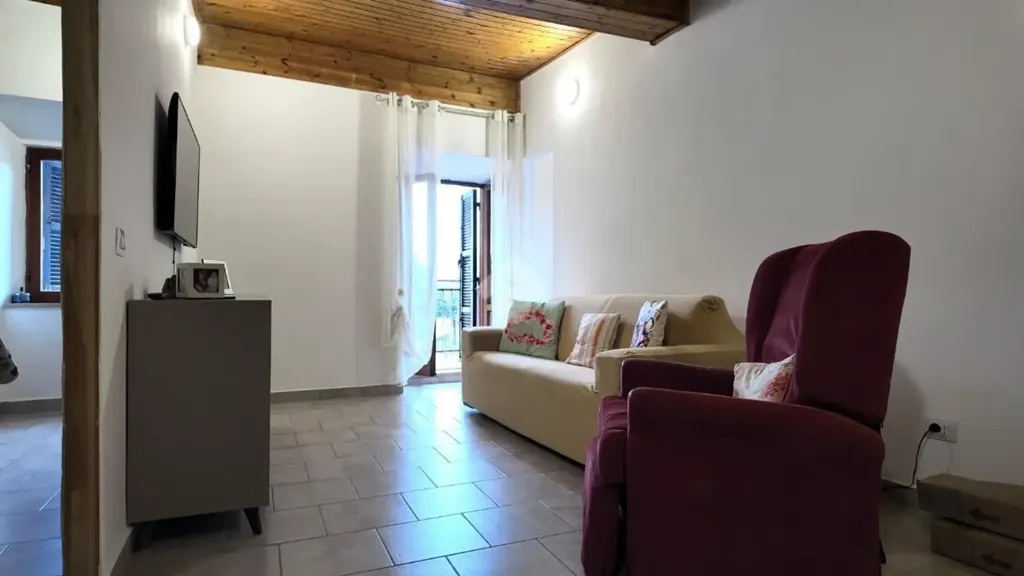 Elutuba - Rustic Trilocale with Balcony in Labico