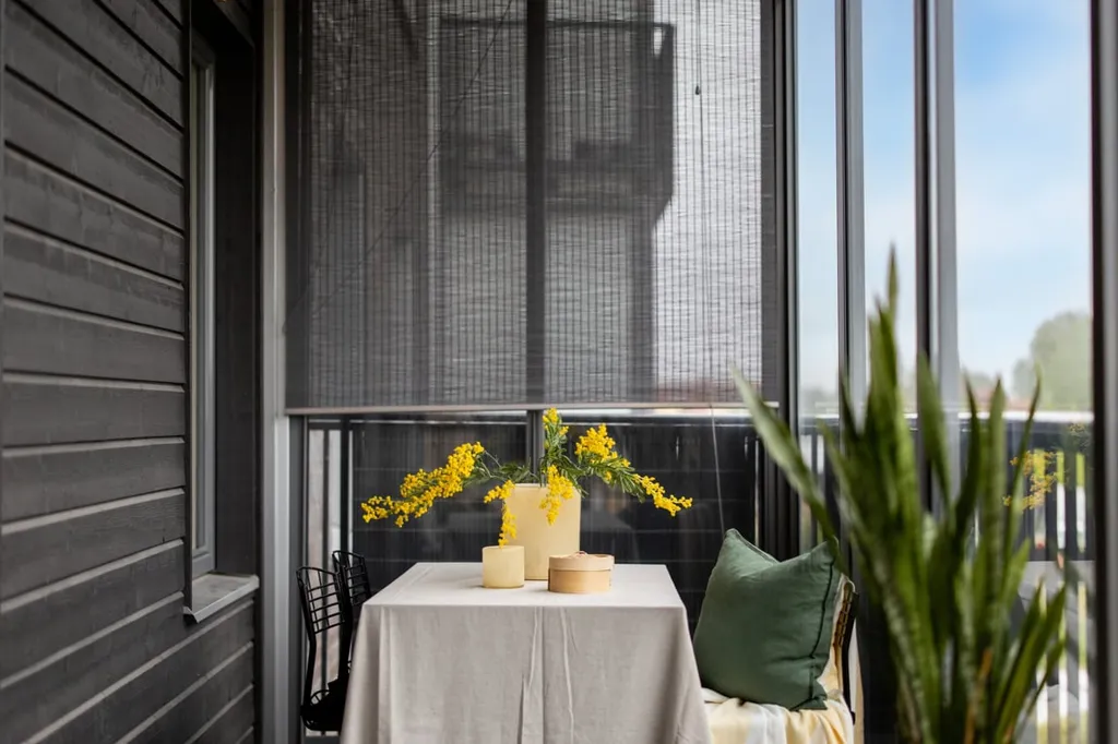 Balcon - Modern Flat with Glass Balcony in Österplan