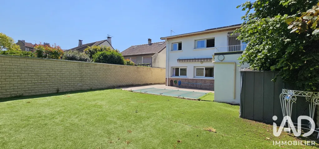 Jardin - Villa avec Piscine et Dépendance à Les Pavillons-sous-Bois