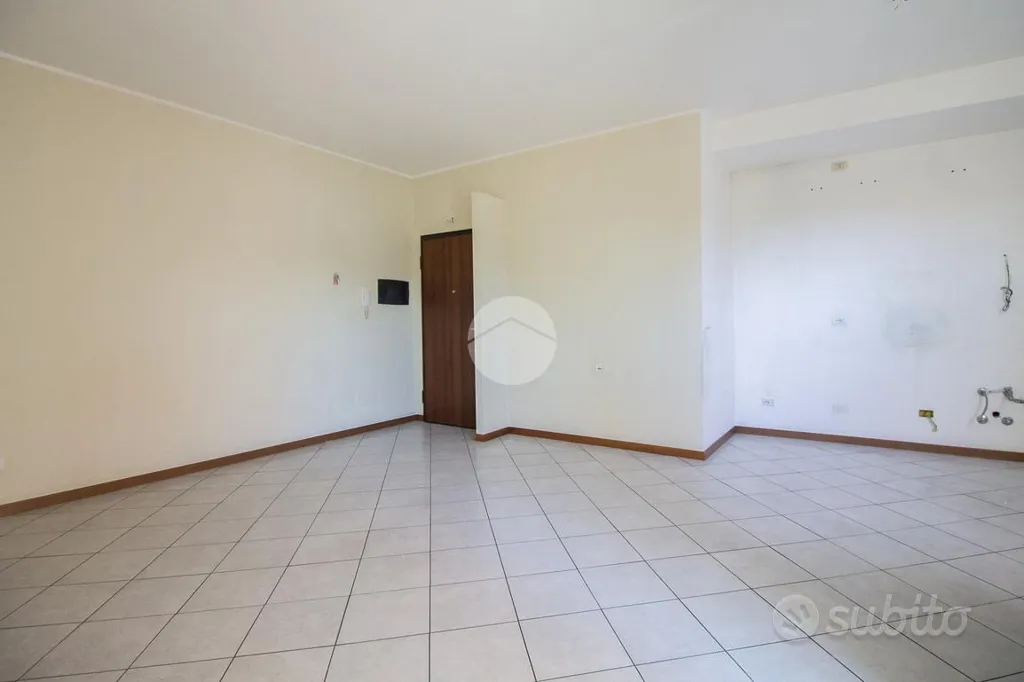 Toad - Second Floor Flat with Balcony in Garbagnate Milanese