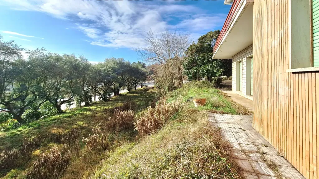 Aed - Independent House with Large Garden in Osimo