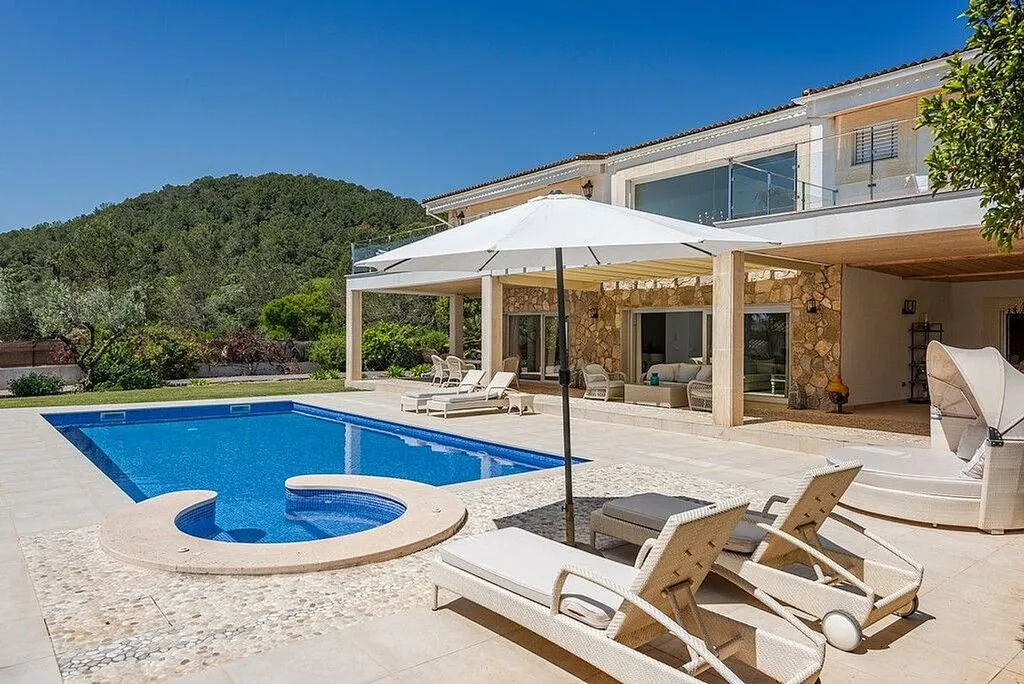 Piscina - Contemporary Wooden Villa with Pool in Pollensa