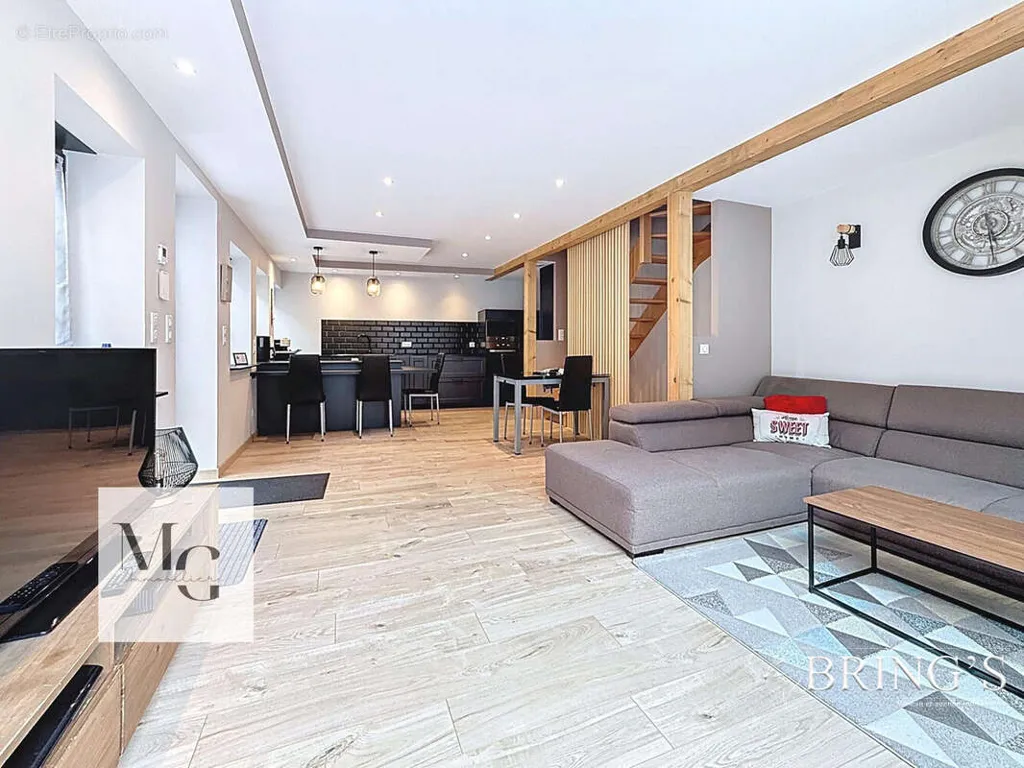 Living Room - Renovated 3-4 Bed Flat with Balcony in Erstein