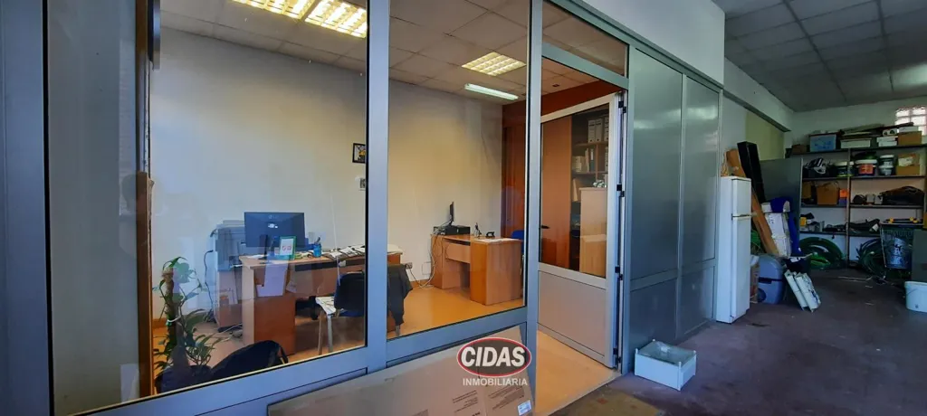 Kabinet - Commercial Space with Parking in Oviedo