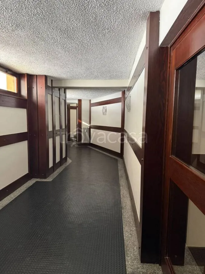 hallway_entrance