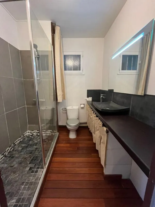 Bagni - Charming 2-Bed Apartment in Chantilly Centre